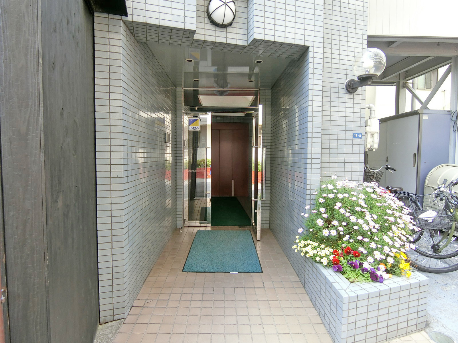 オフィス出入り口