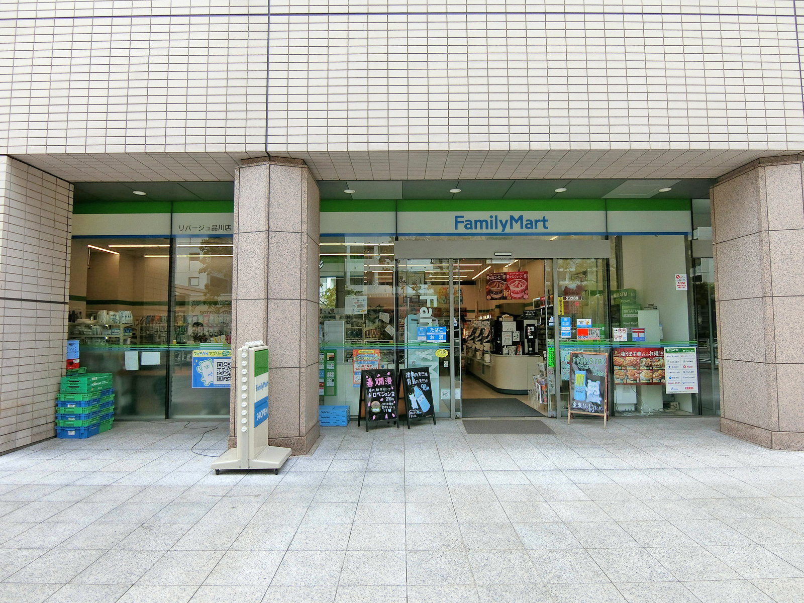 1階のファミリーマート リバージュ品川店