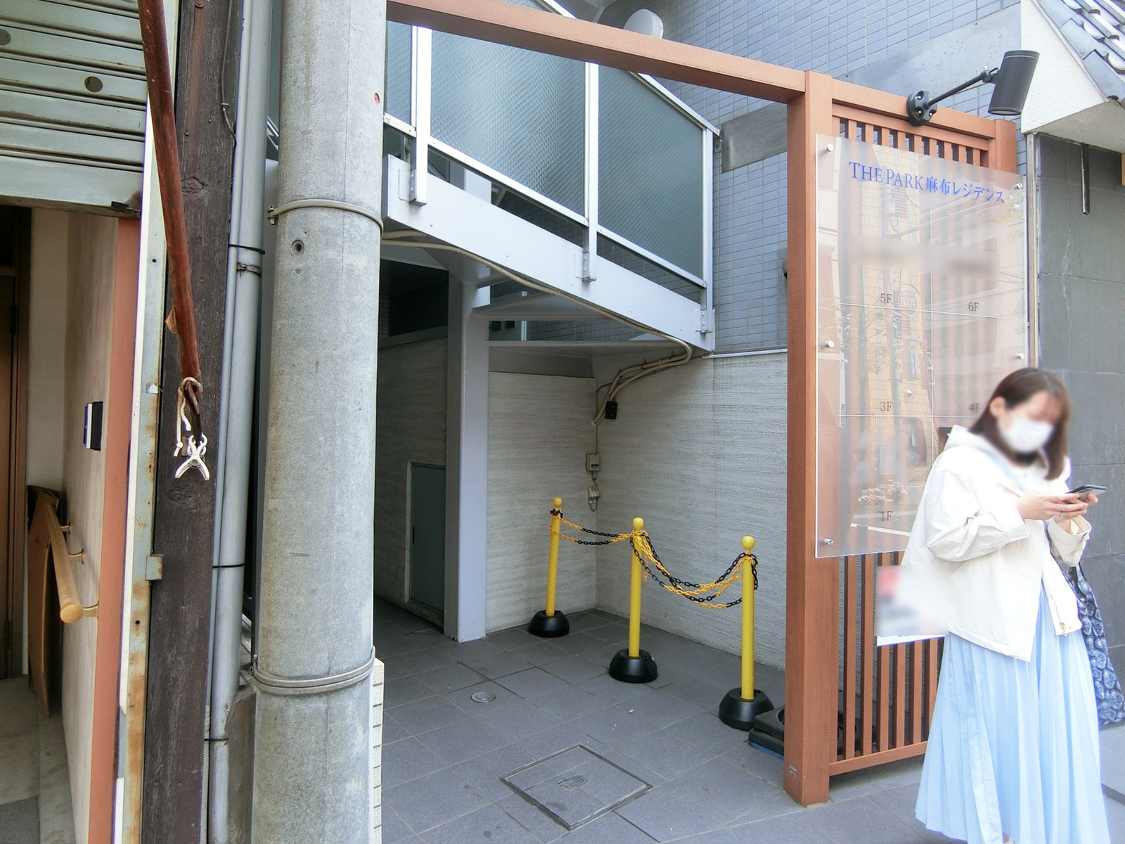 オフィスビル出入口