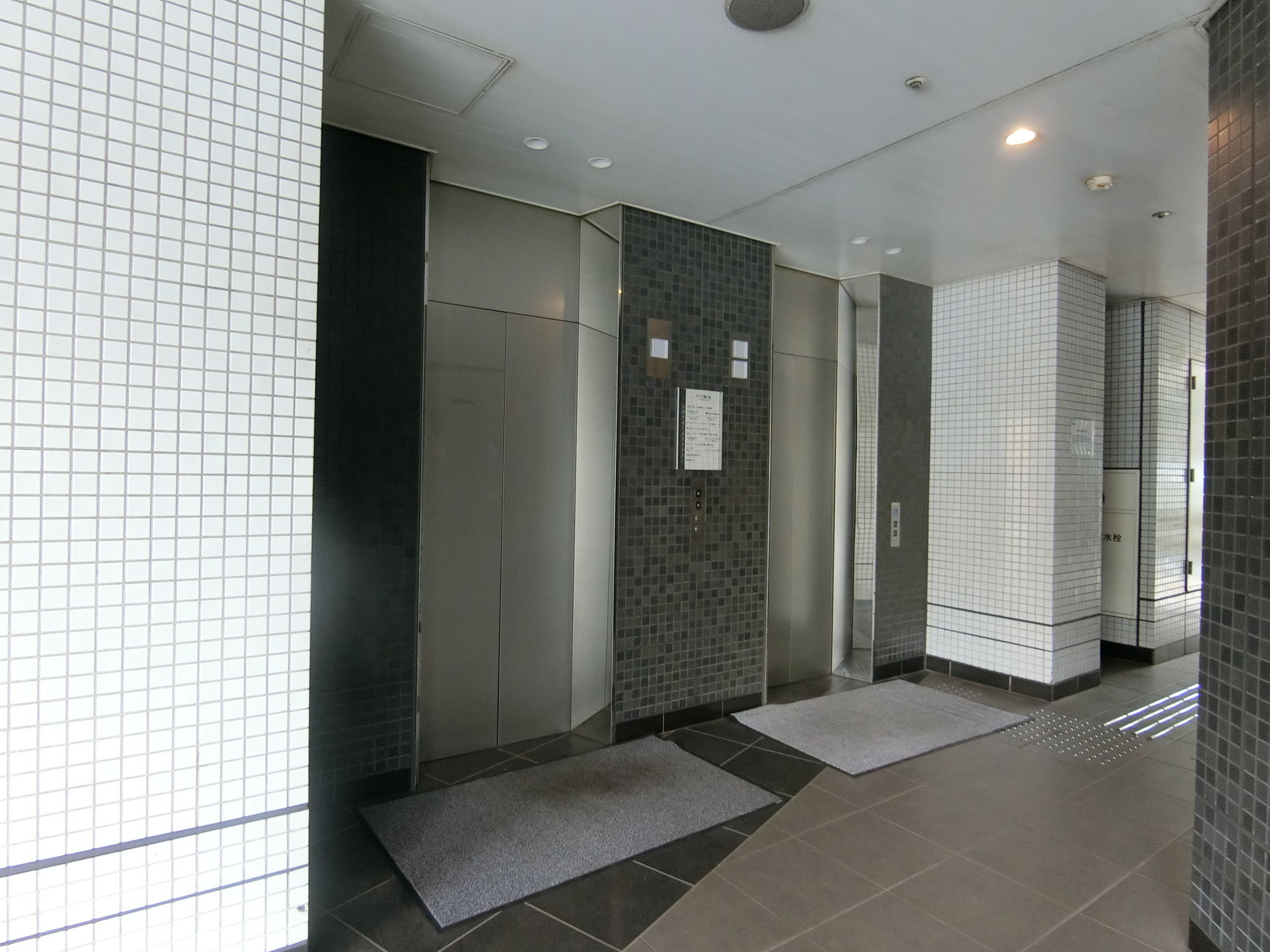 エレベーター(2基)