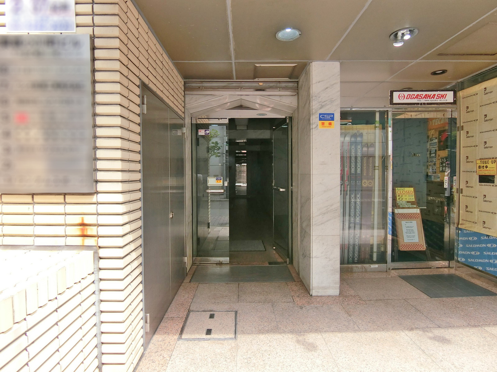 オフィス出入り口