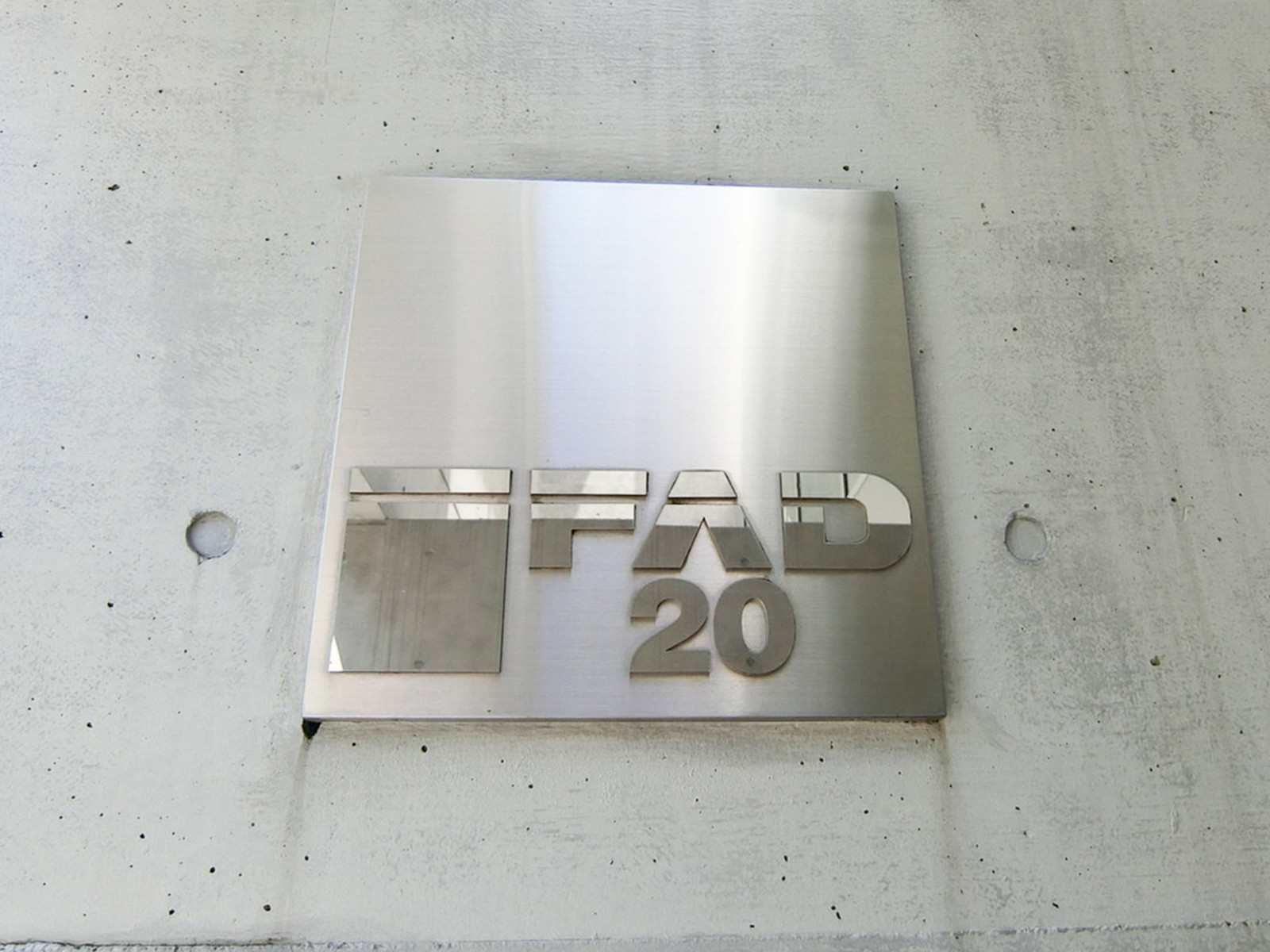 ネームプレート：FAD20