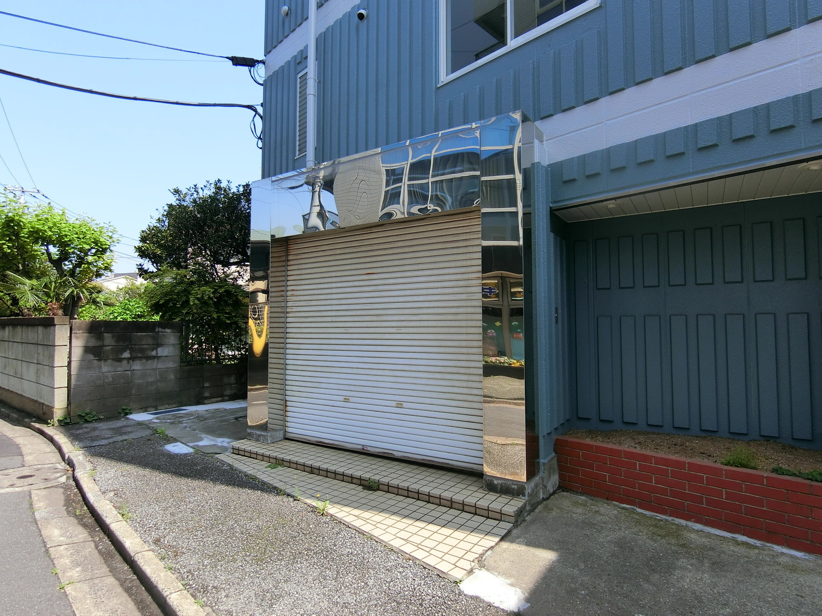 オフィスビル出入り口