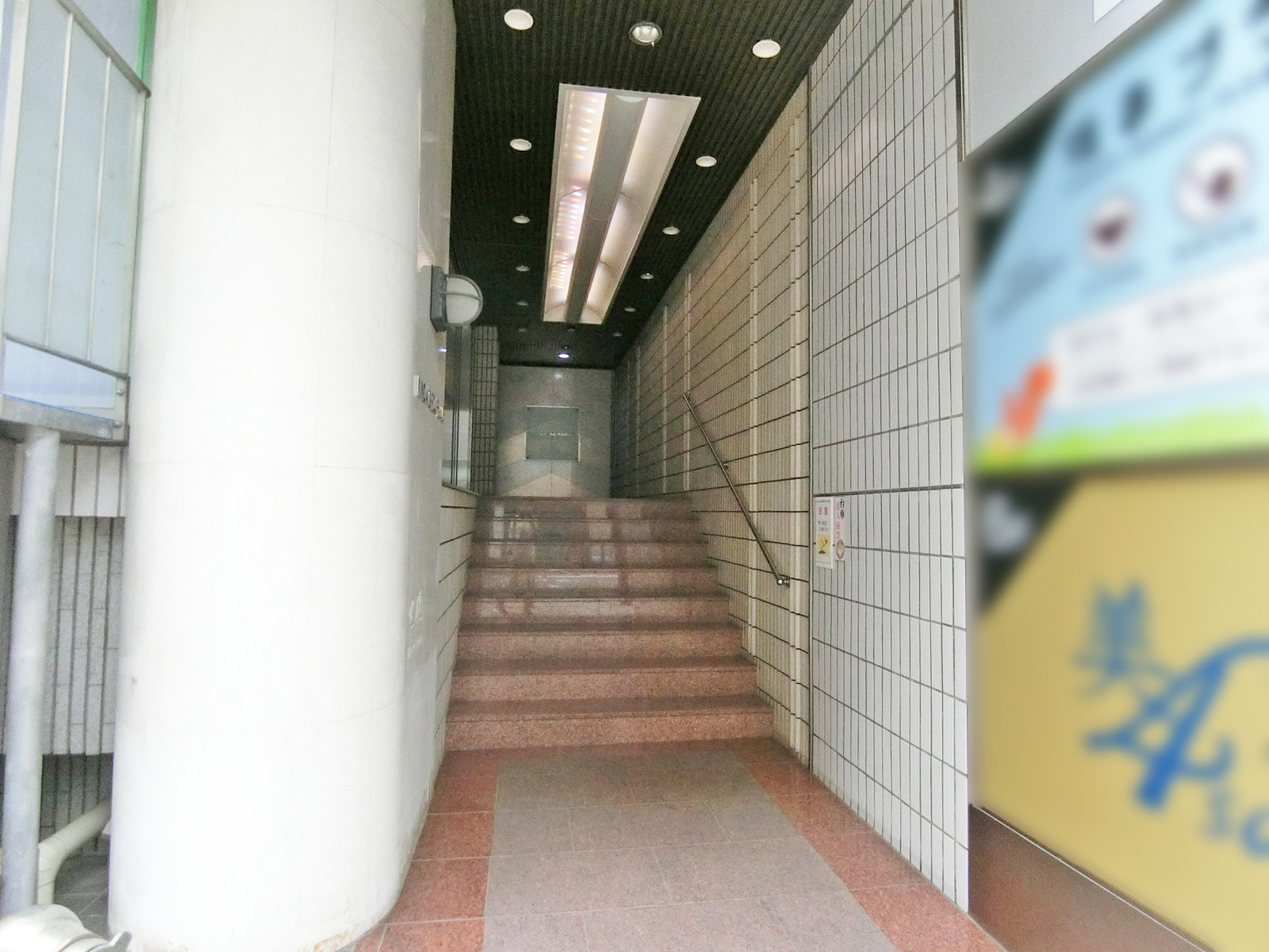 オフィスビル出入口
