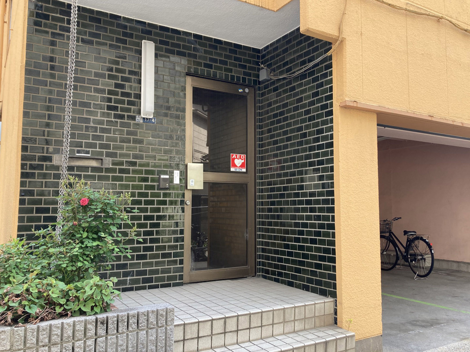 オフィスビル出入り口