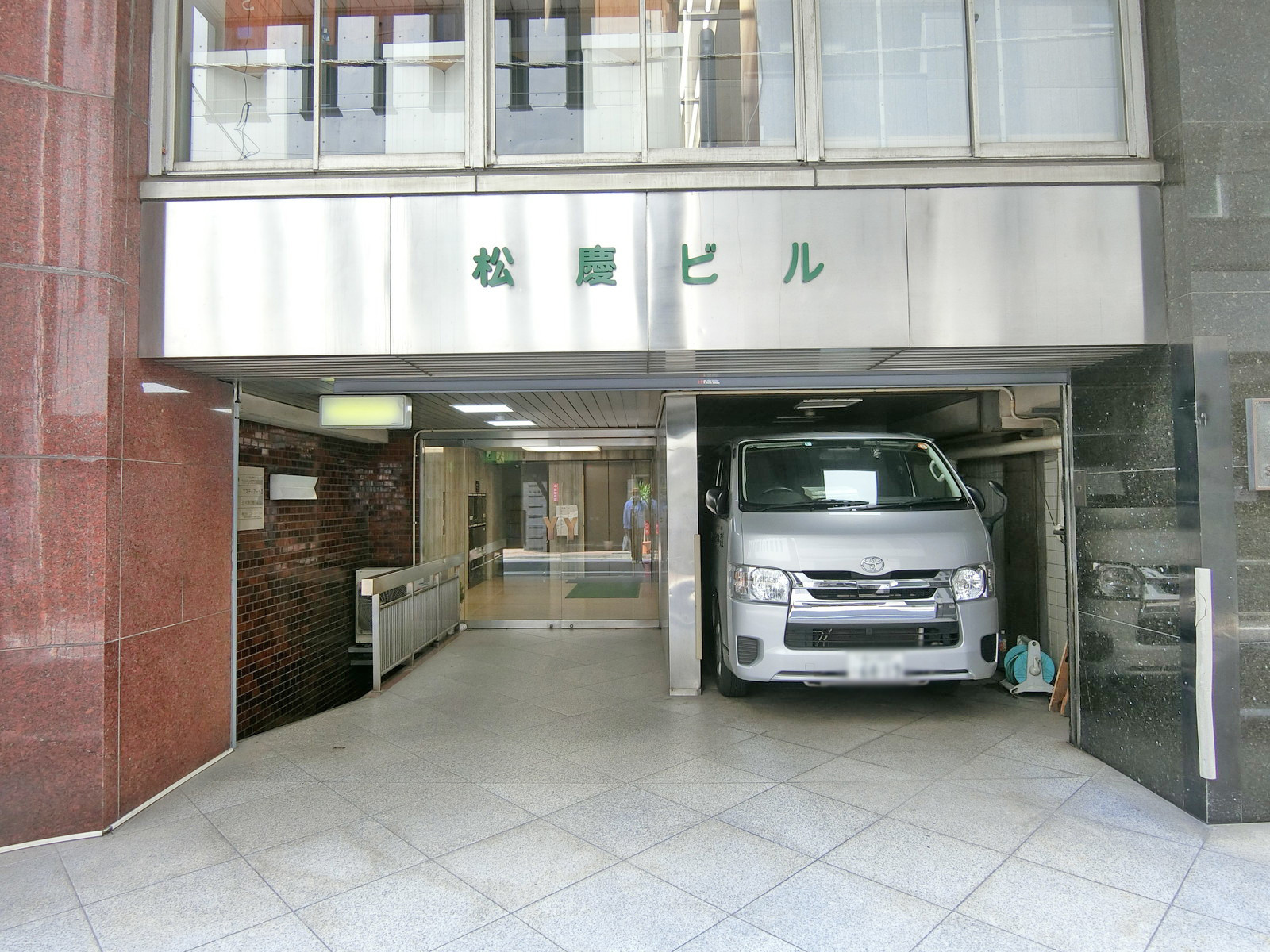 オフィス出入り口