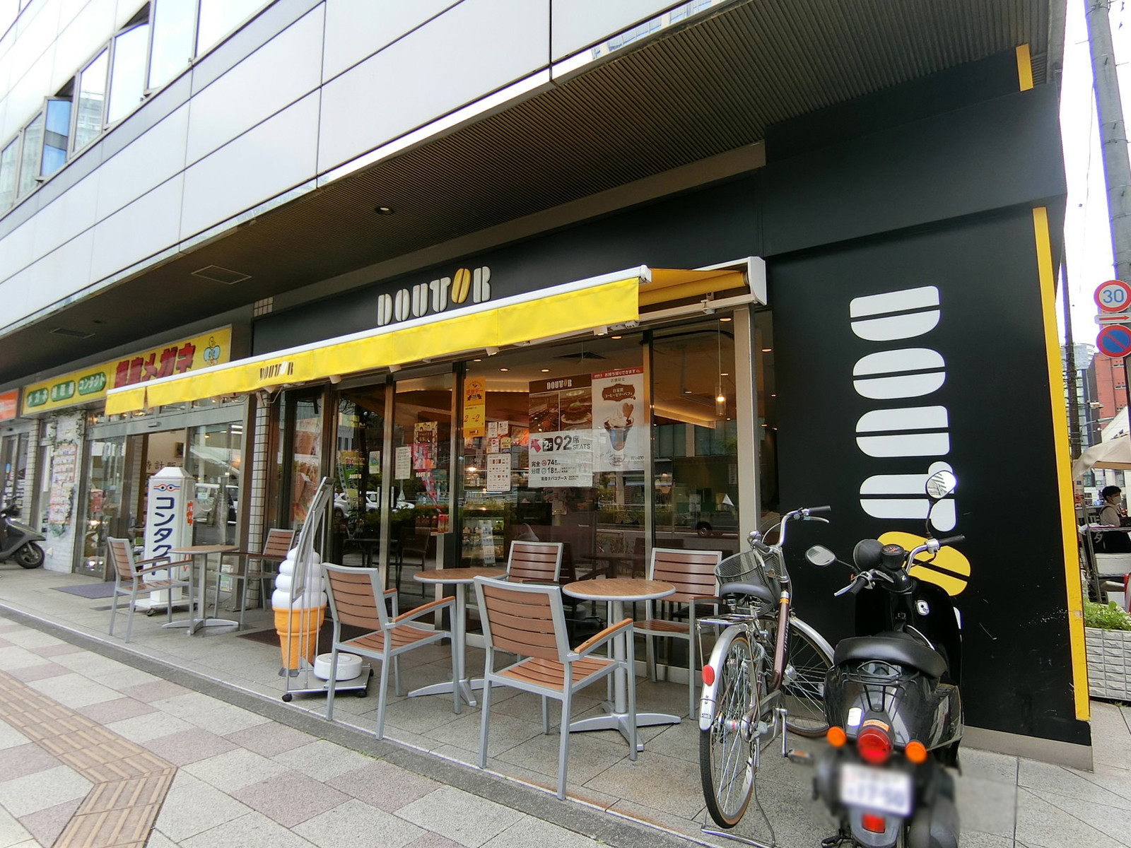 1階のドトールコーヒーショップ