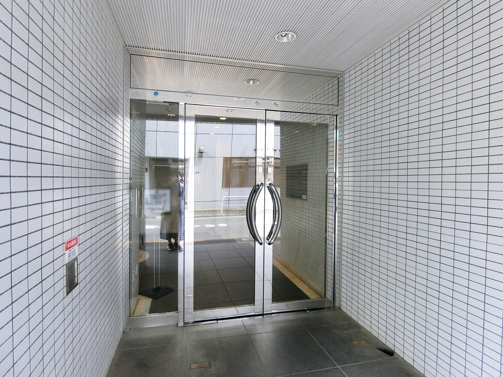 オフィスビル出入口