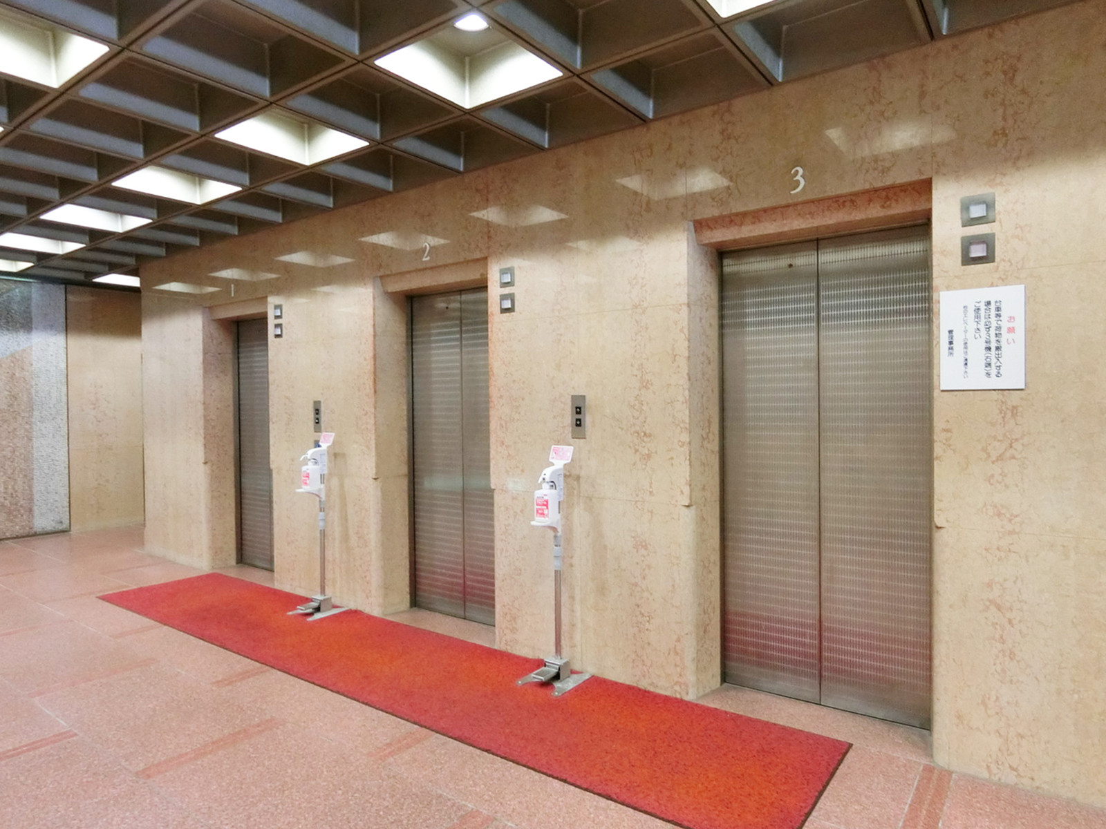 エレベーター（3基）