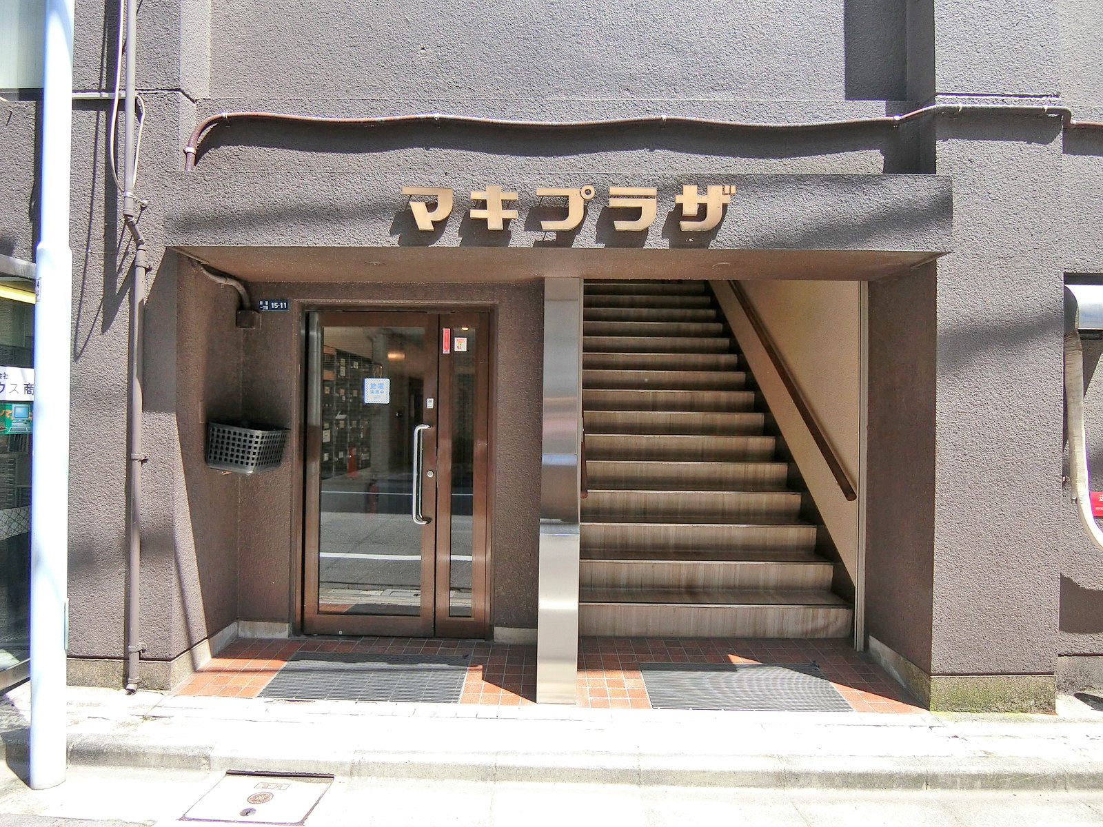 オフィス出入り口