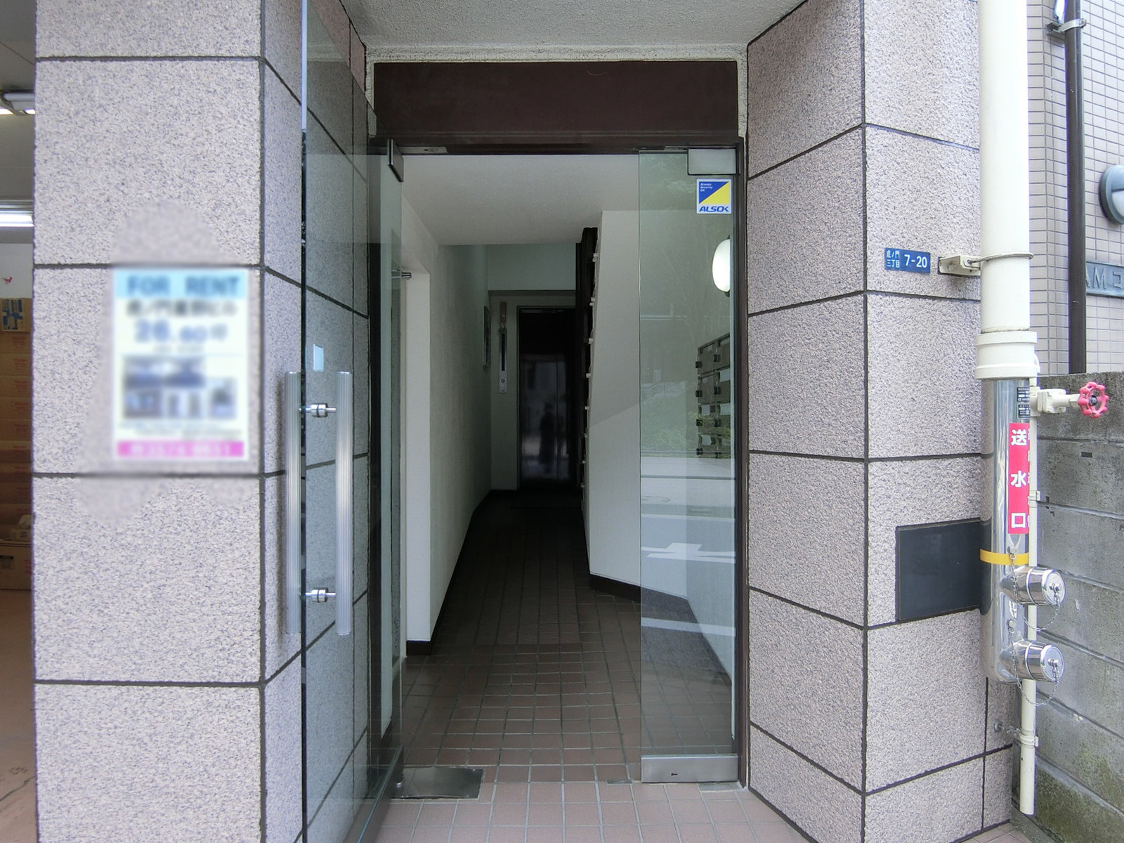 オフィスビル出入口