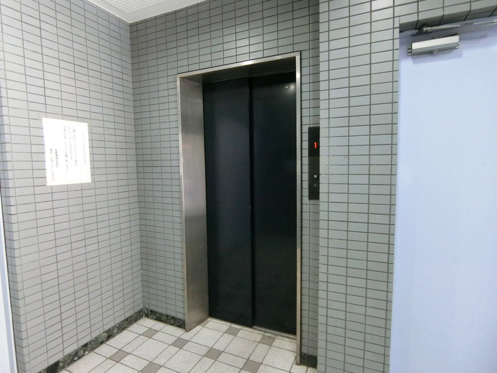 エレベーター（1基）