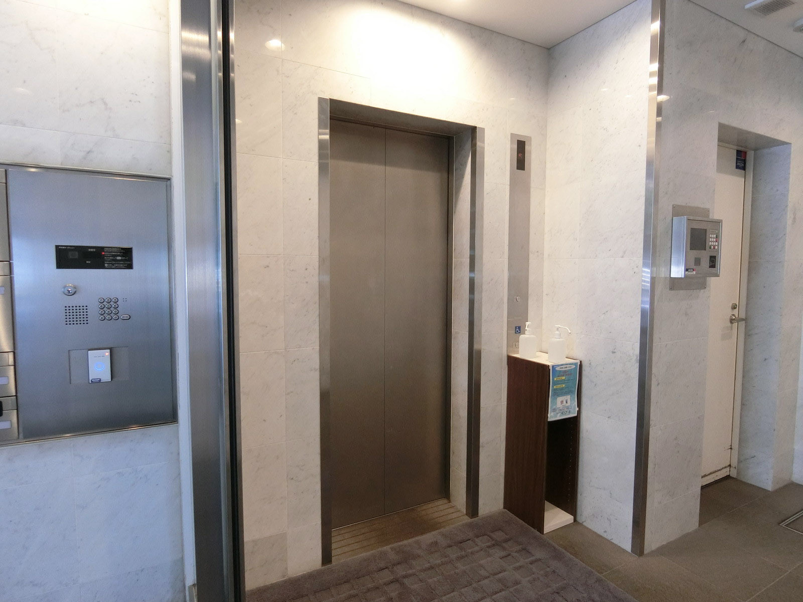 エレベーター(1基)