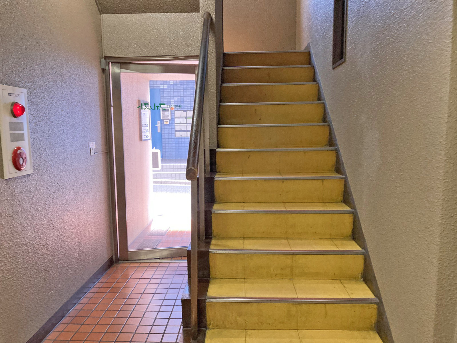エレベーター前