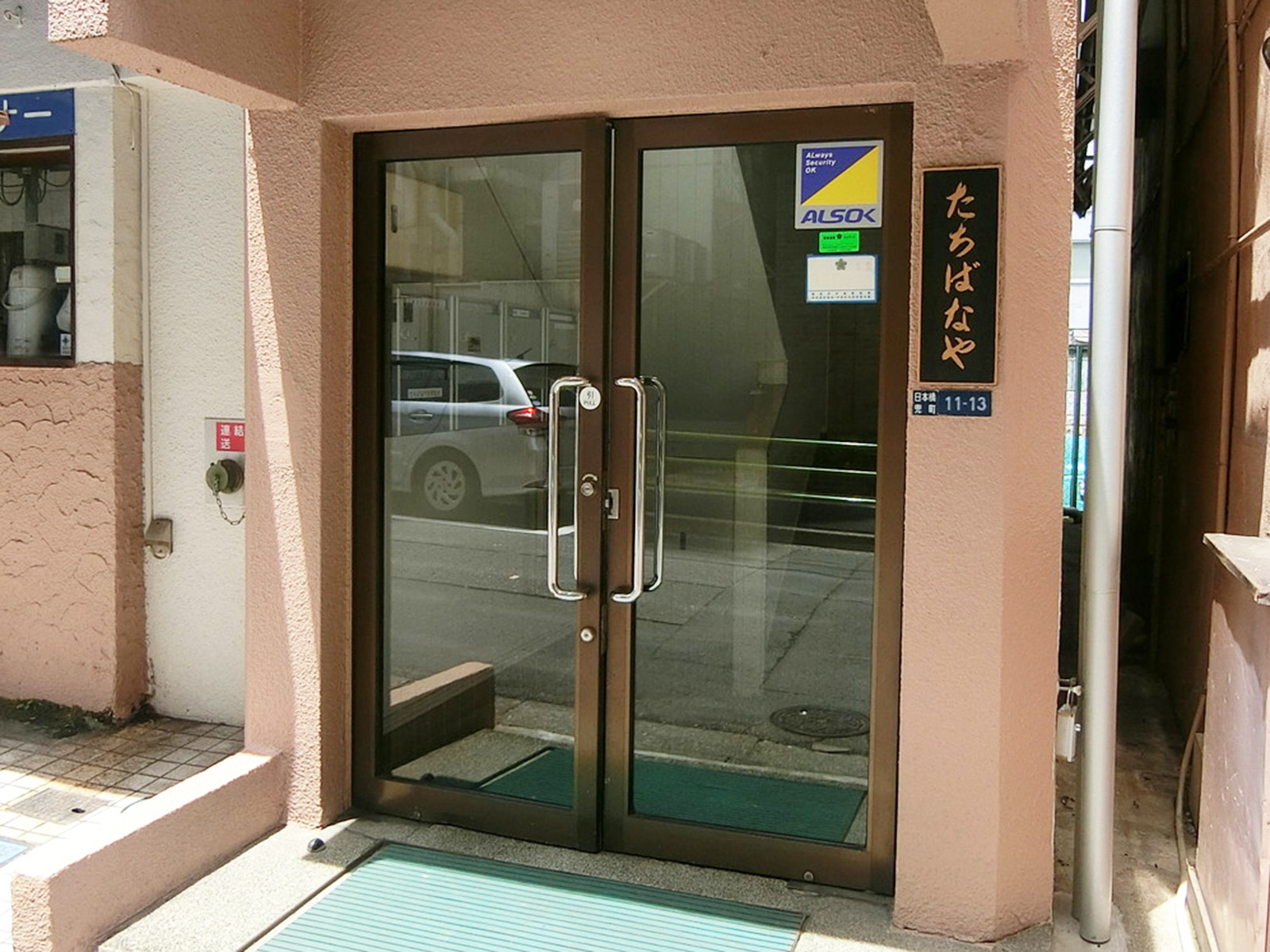オフィスビル出入口