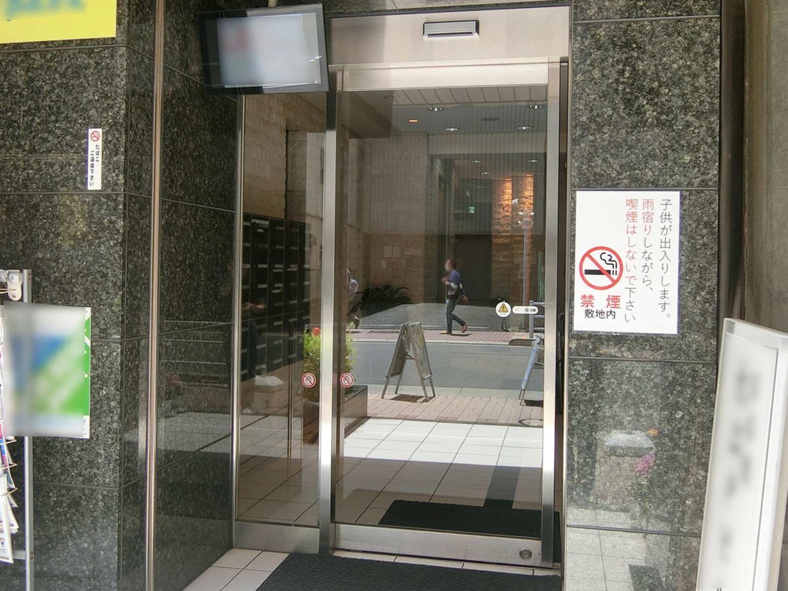オフィスビル出入口