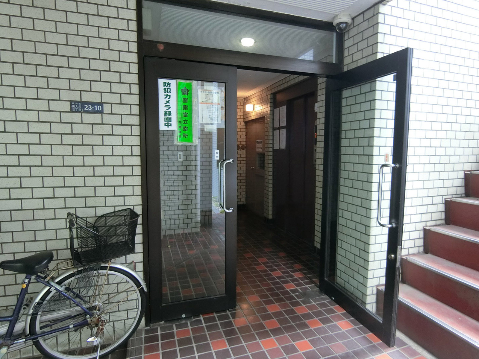 オフィスビル出入口