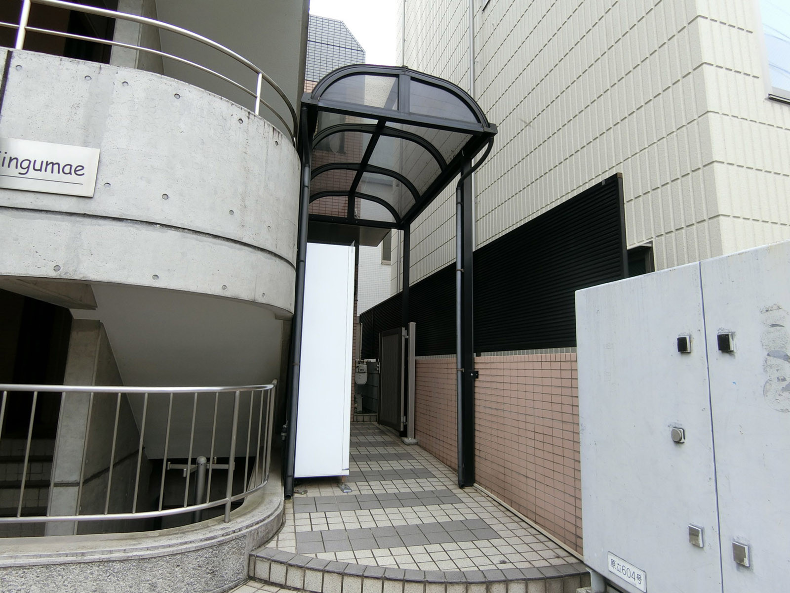 オフィスビル出入口