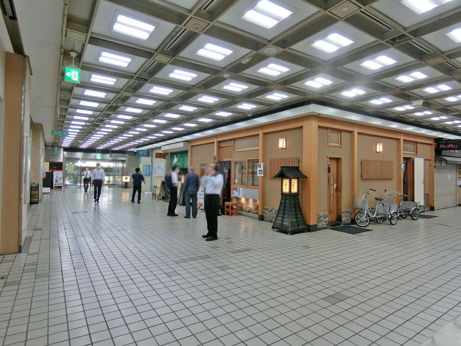 敷地内の飲食店