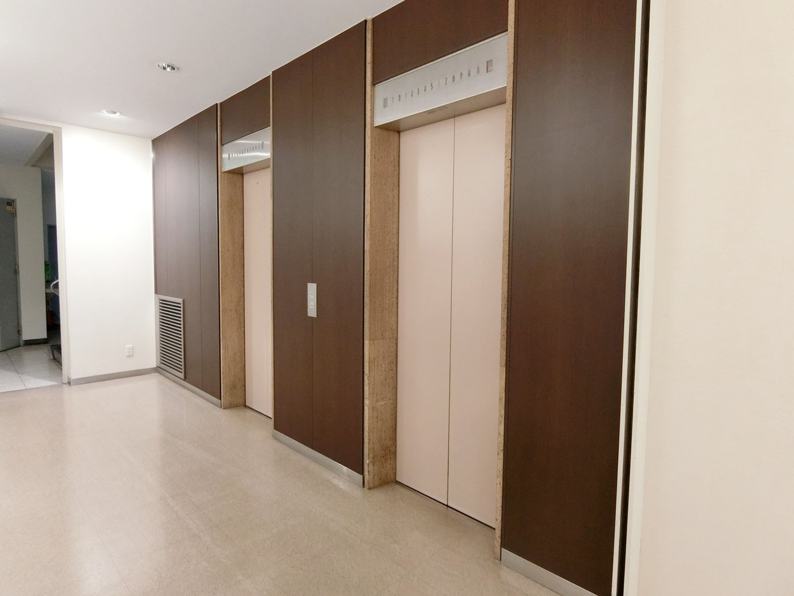 エレベーター(2基)