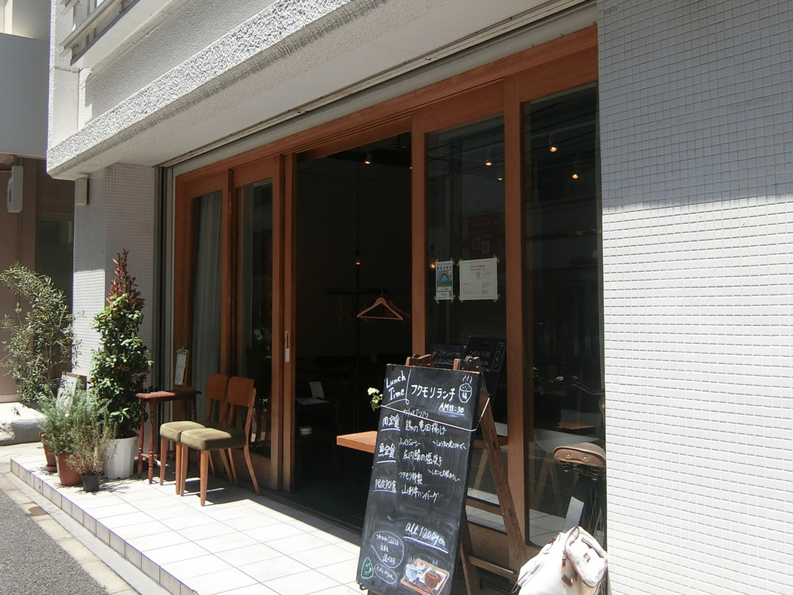 1階カフェの様子