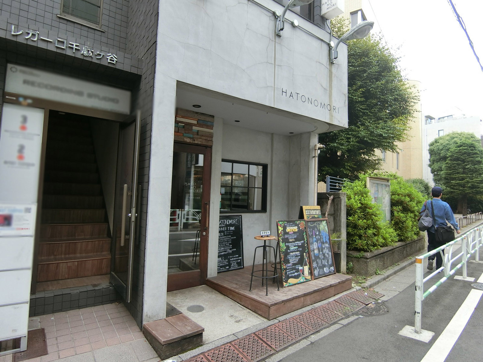1階飲食店の様子