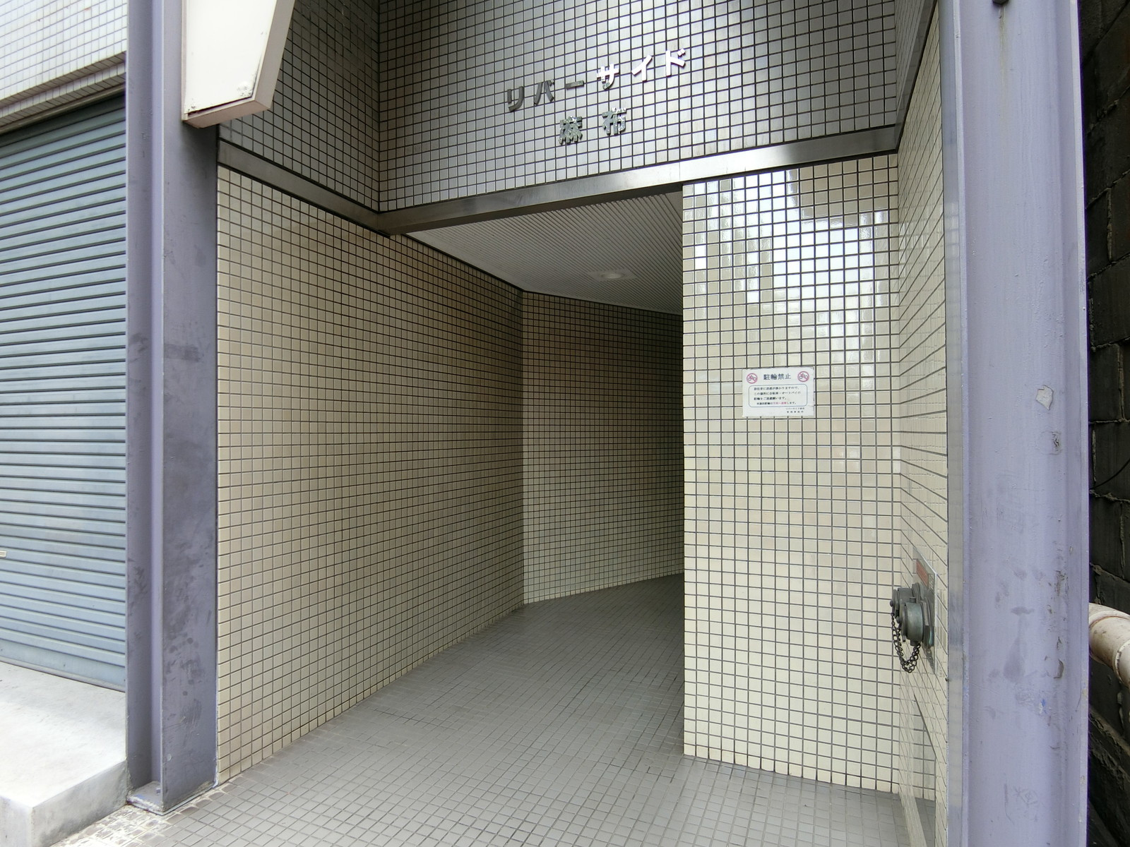 オフィスビル出入口