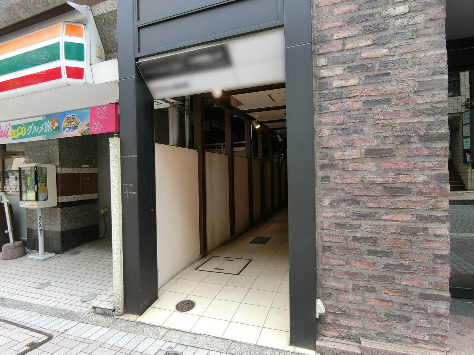 オフィスビル出入口