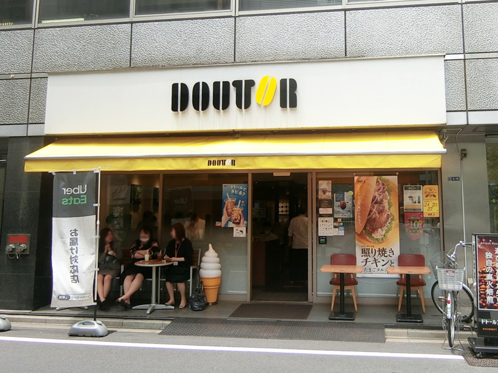 1階のドトールコーヒーショップ 日本橋本町店