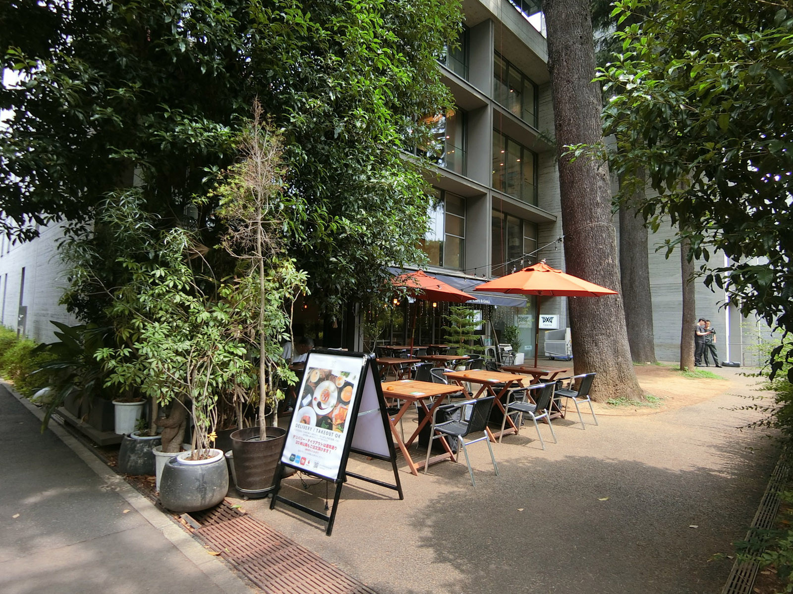 1階飲食店の様子