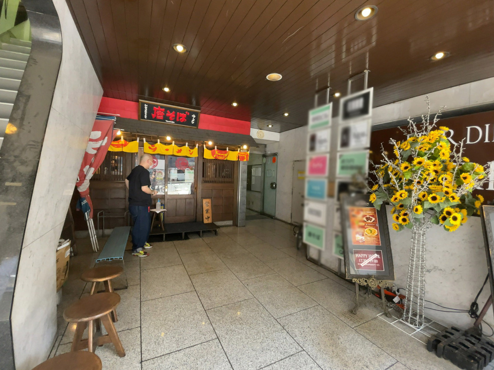 1階飲食店の様子