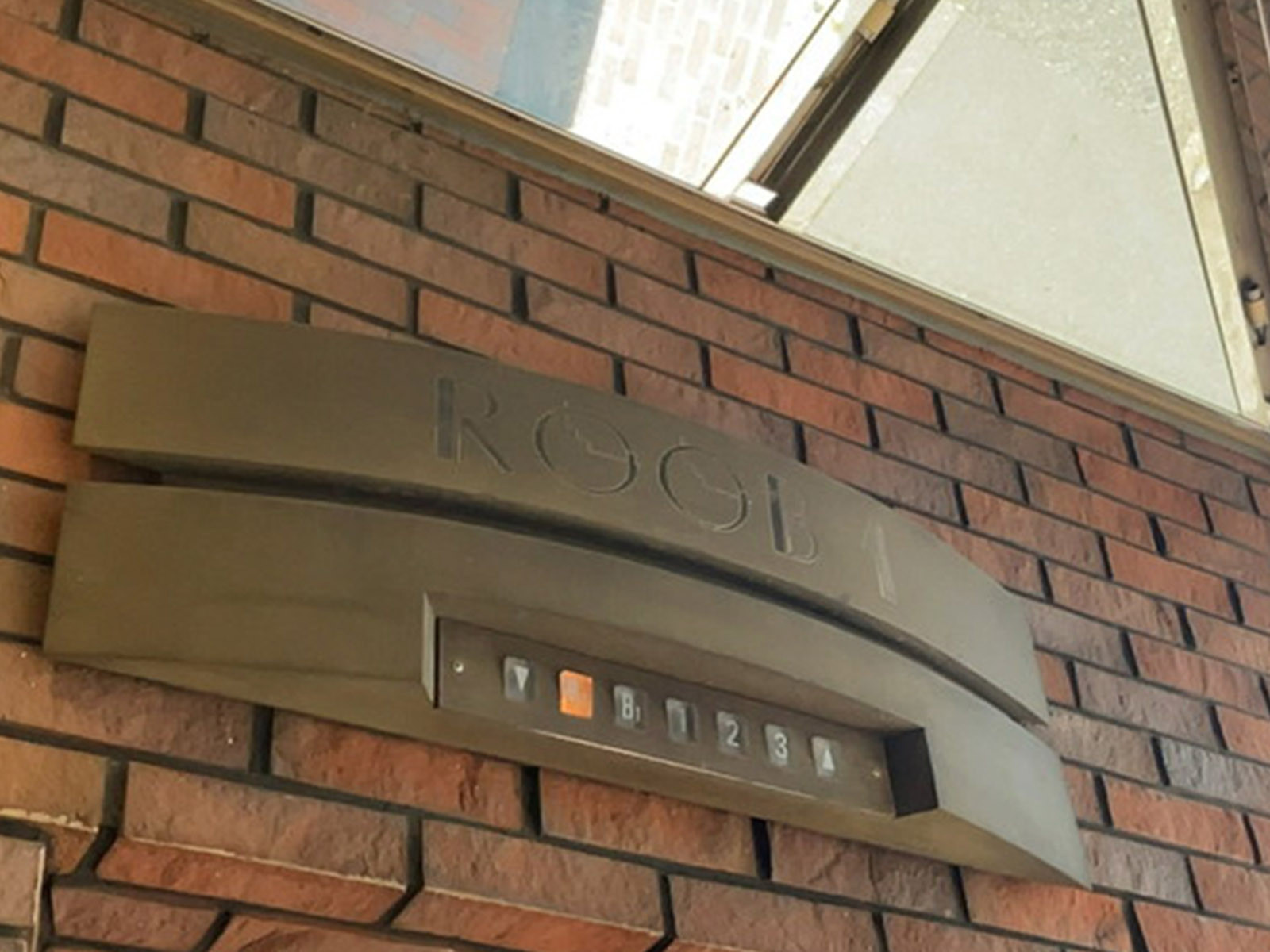 ネームプレート：ROOB1