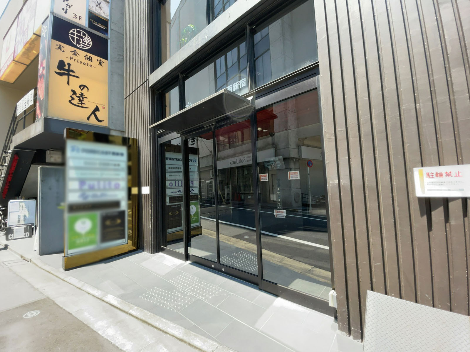 オフィスビル出入口