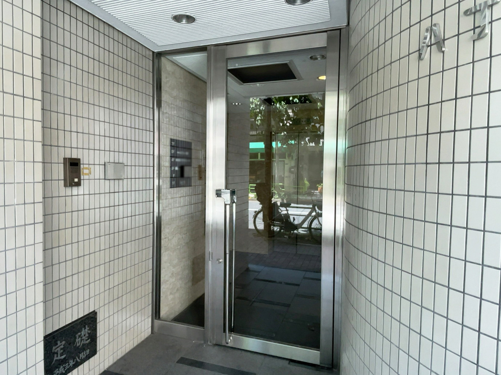 オフィスビル出入口