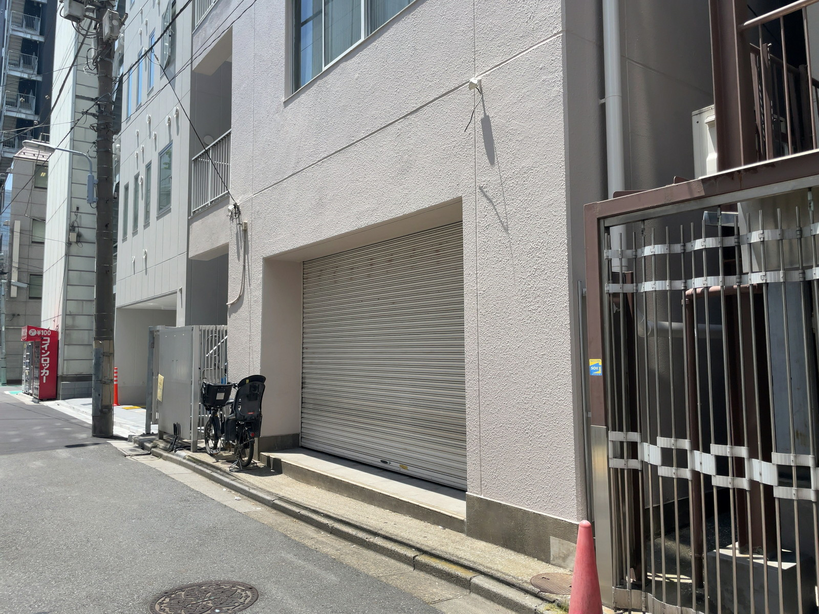 ビル裏の様子