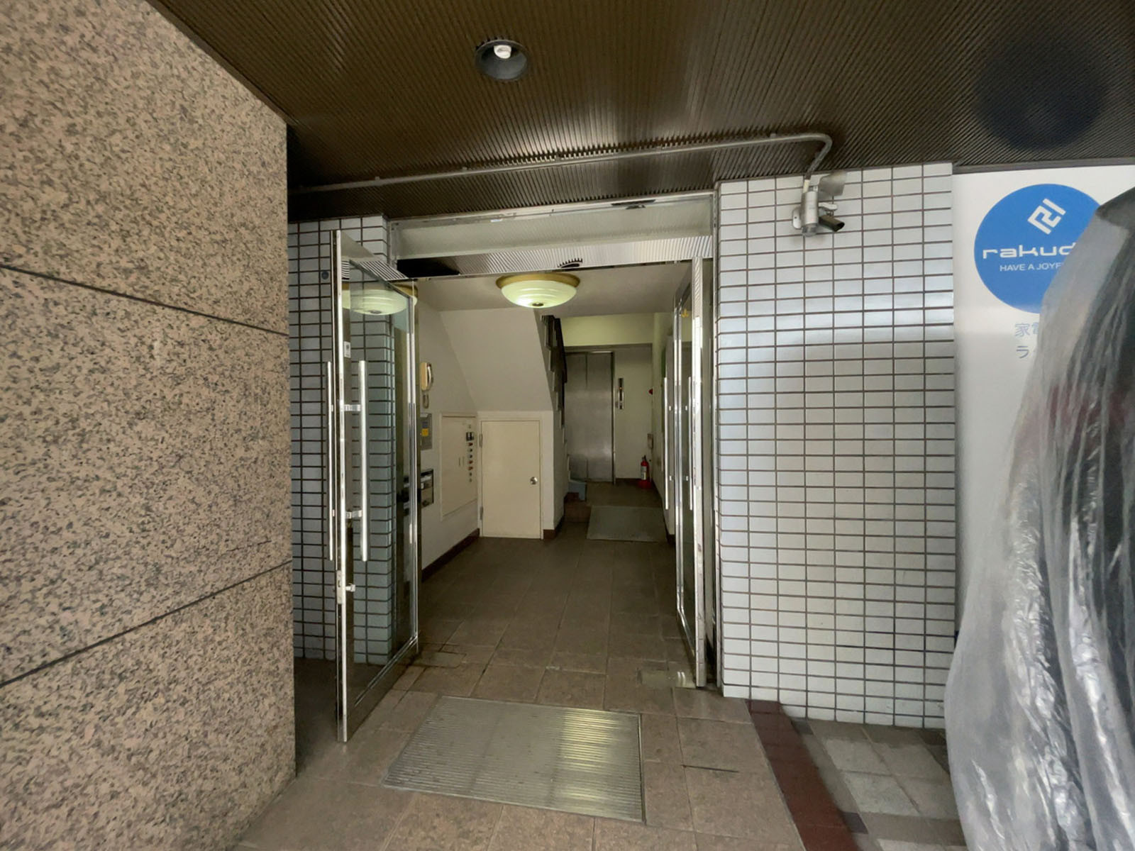 オフィスビル出入口