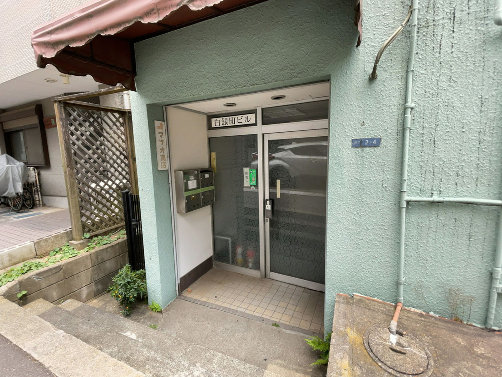 オフィスビル出入口