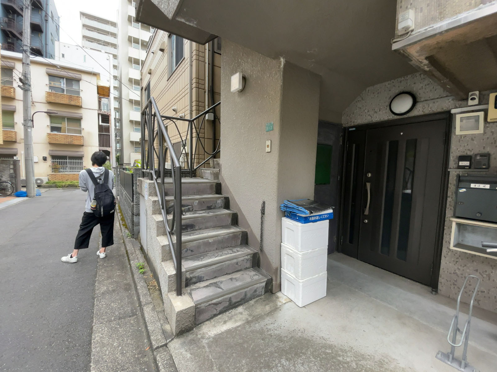 オフィスビル出入口