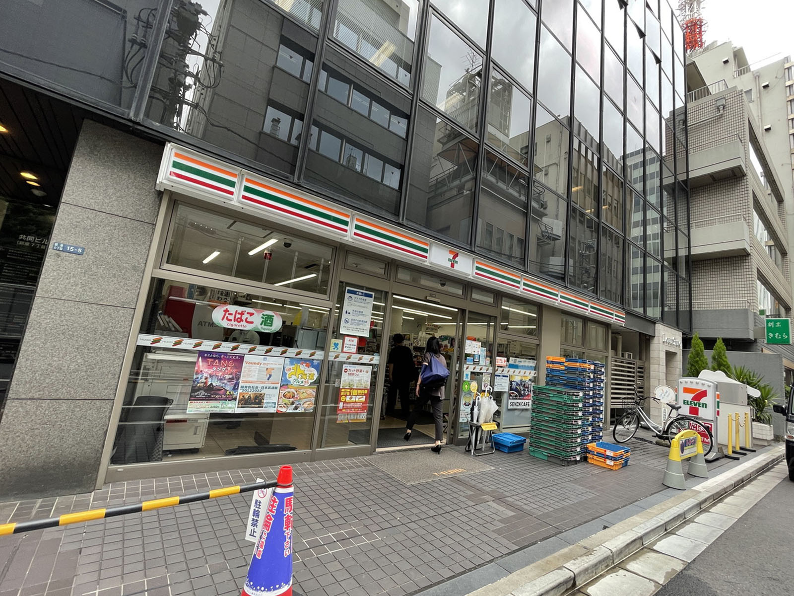 1階のセブンイレブン 銀座7丁目東店