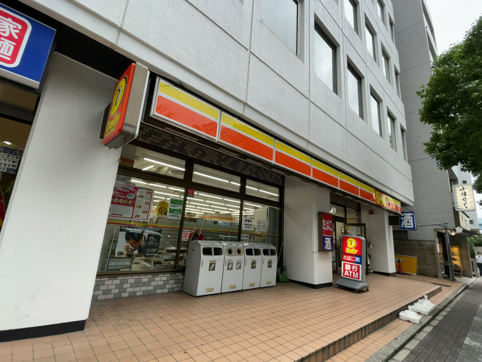 1階のデイリーヤマザキ竹芝店