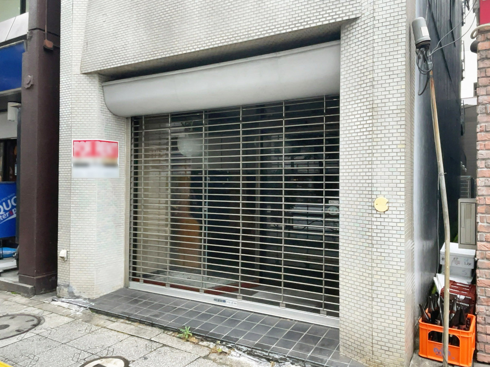 オフィスビル出入口