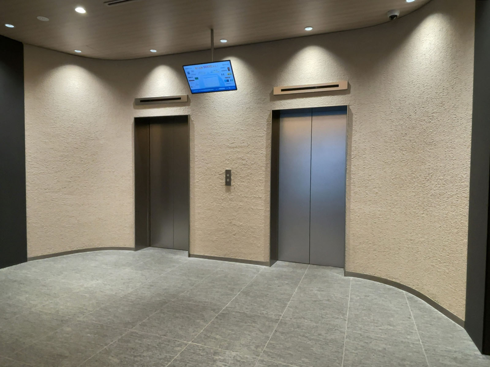 エレベーター（2基）