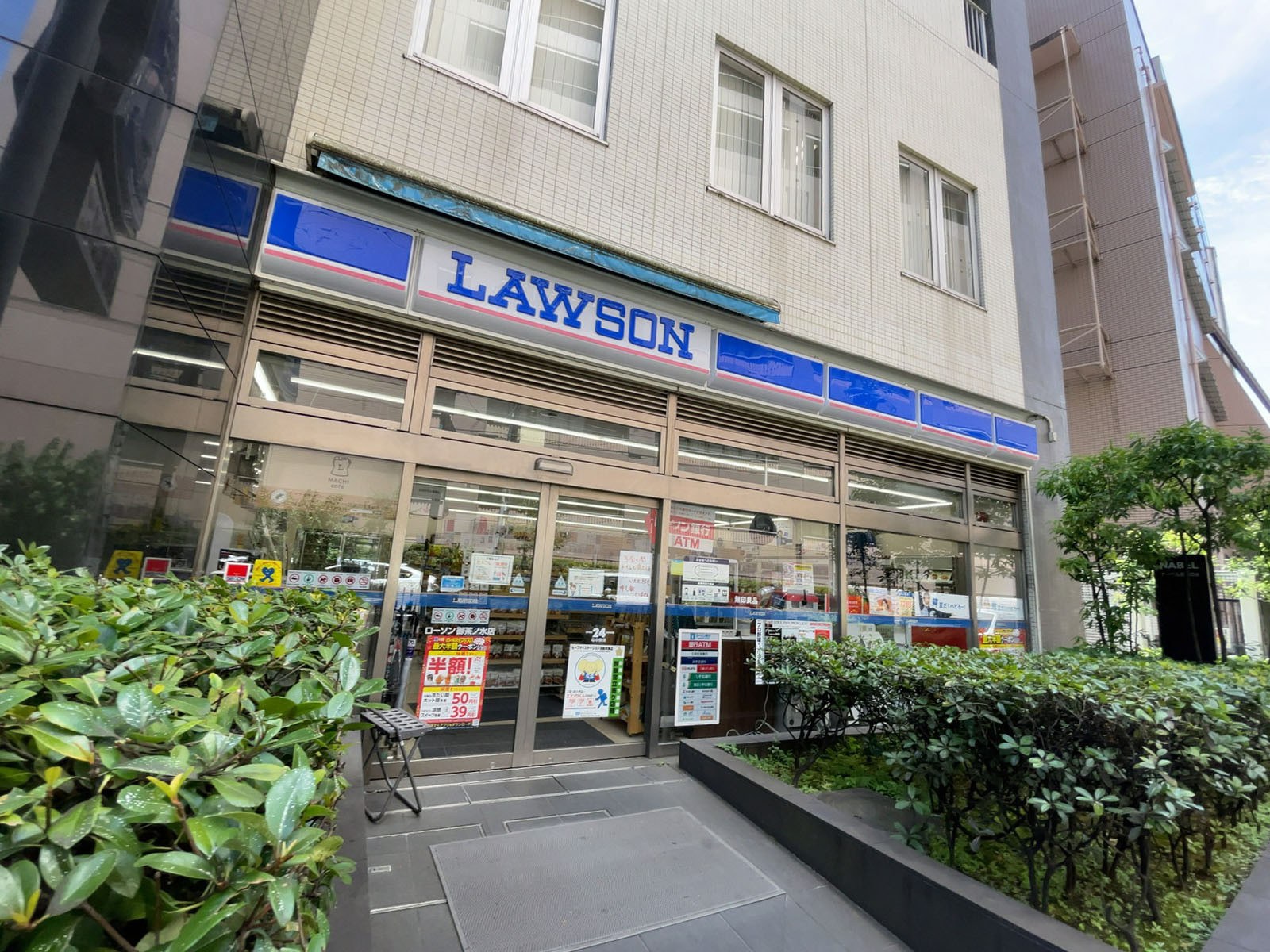 1階のローソン 御茶ノ水店