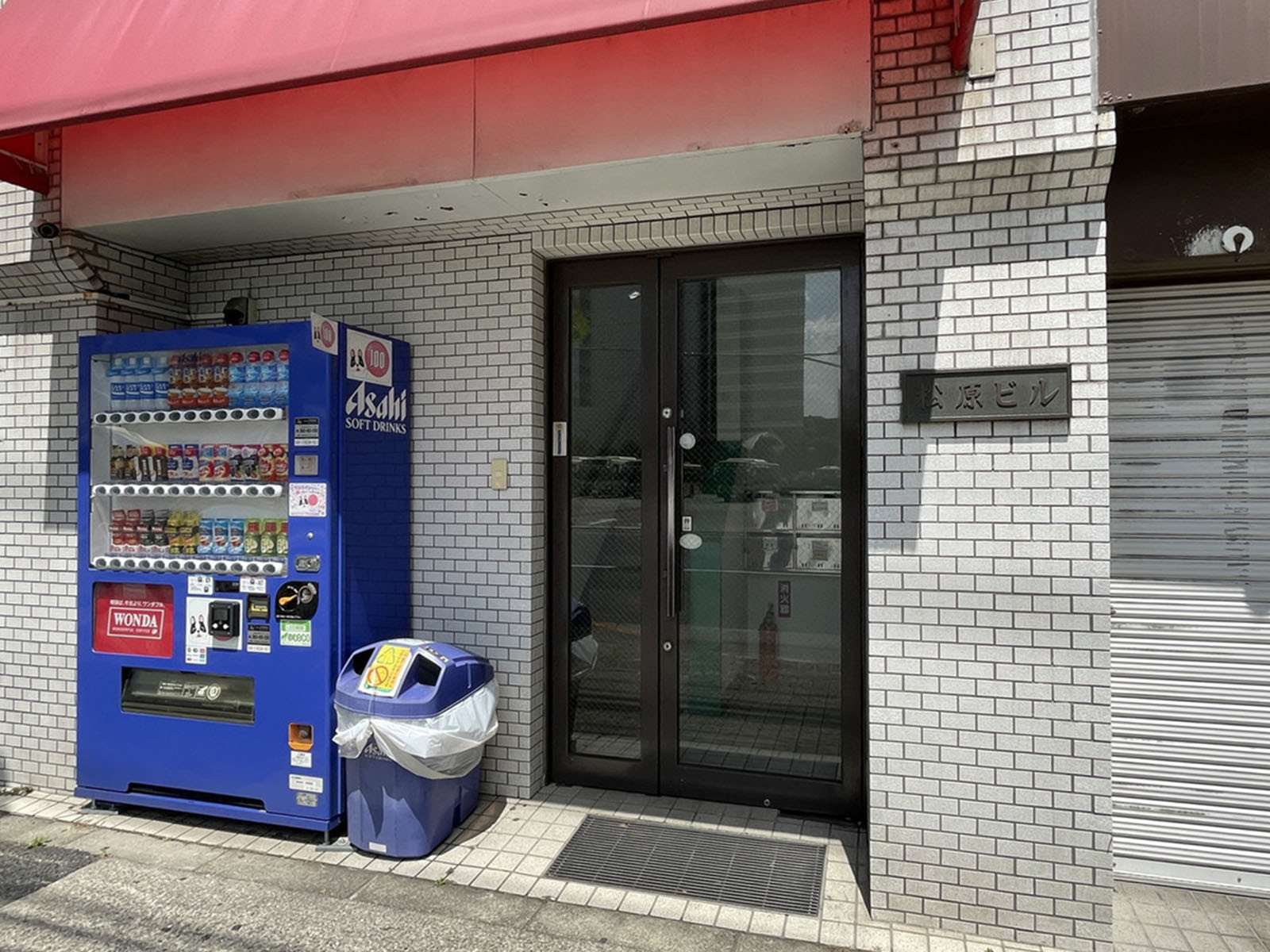 オフィスビル出入口
