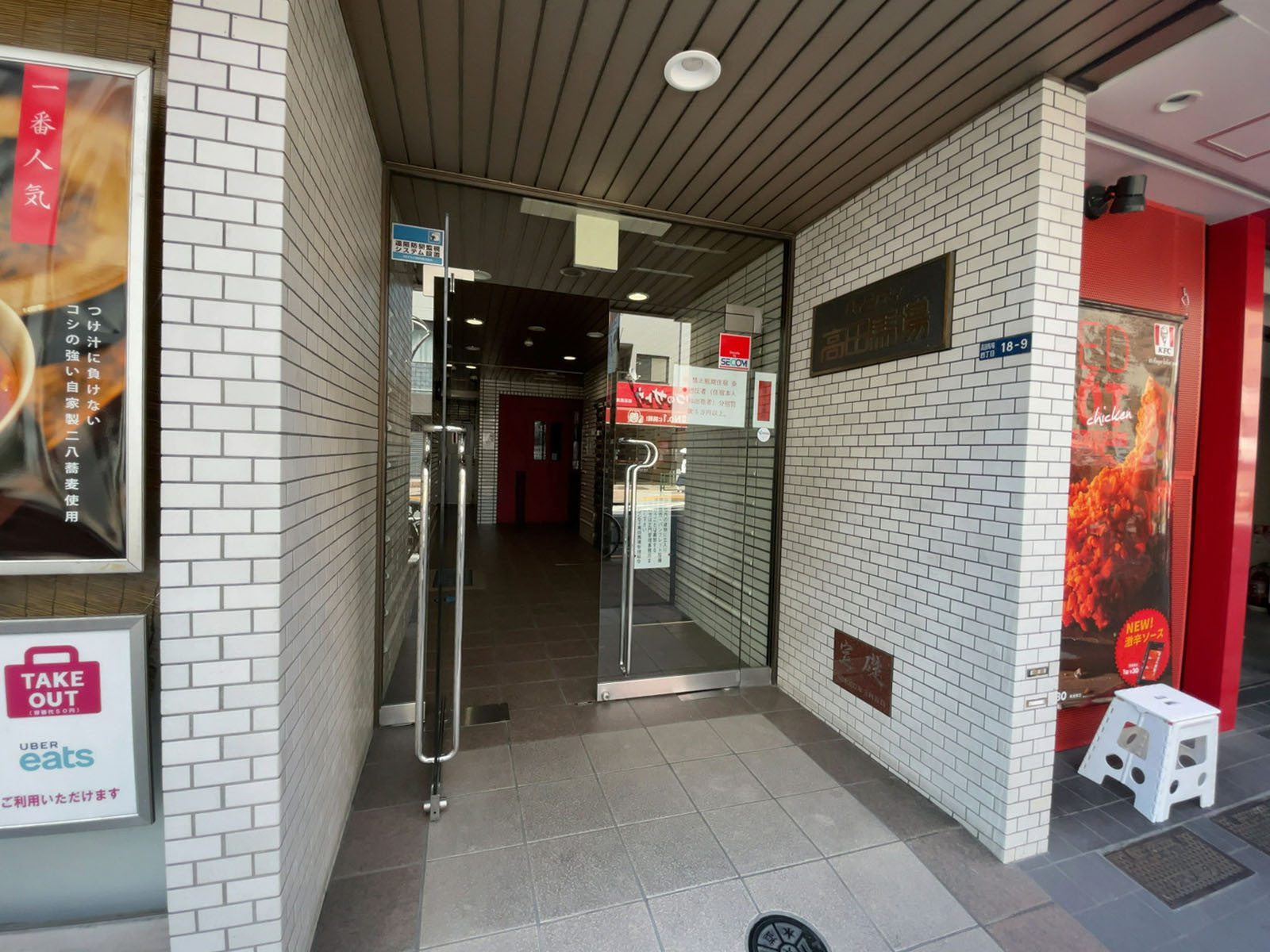 オフィスビル出入口