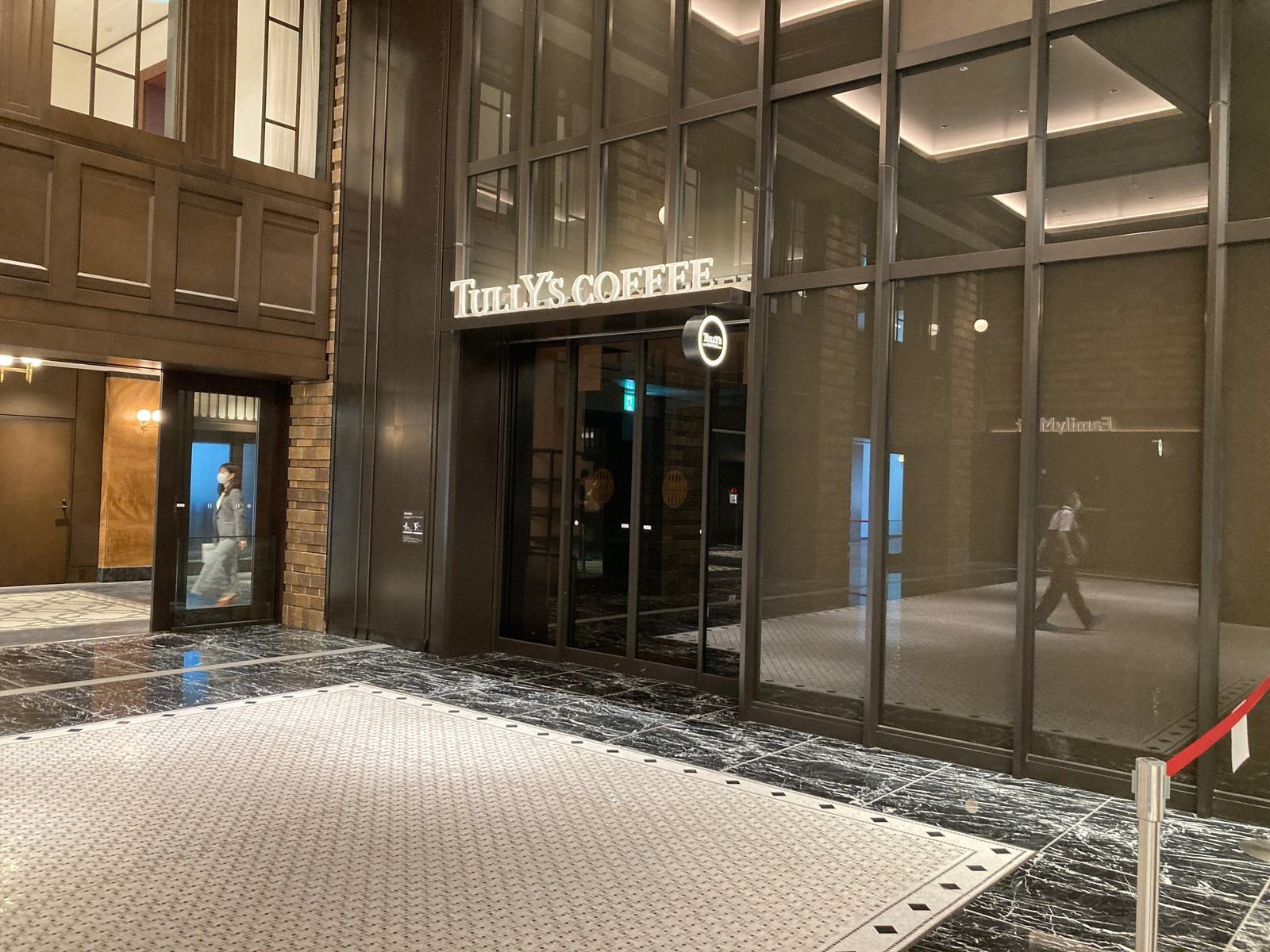 1階のタリーズコーヒー 九段会館テラス店