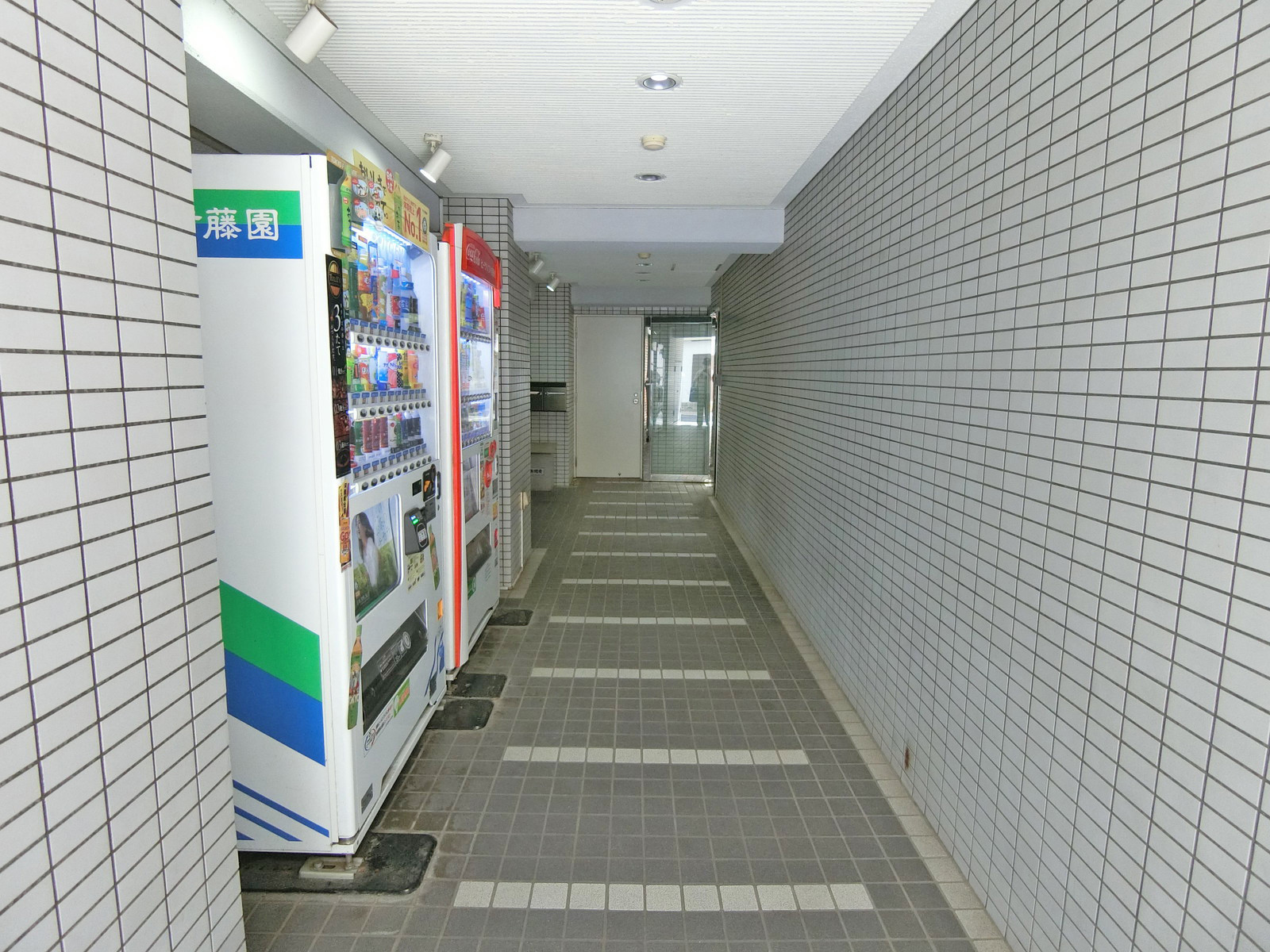 エレベーターまでのアプローチ