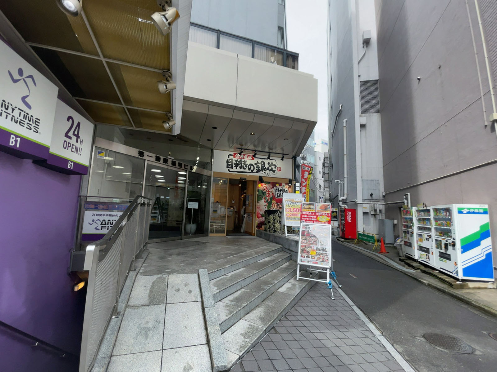 1階飲食店の様子