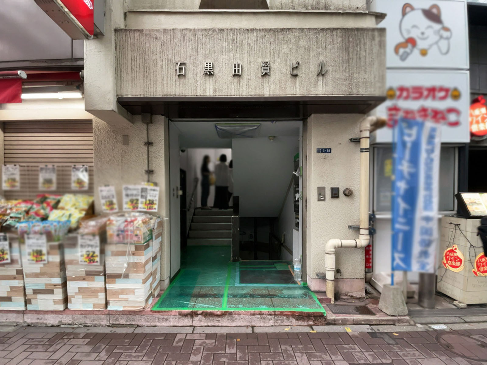 オフィスビル出入口