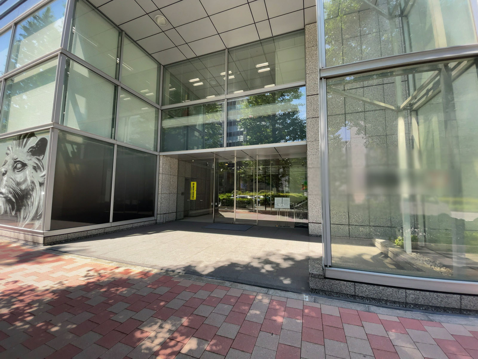 オフィスビル出入口